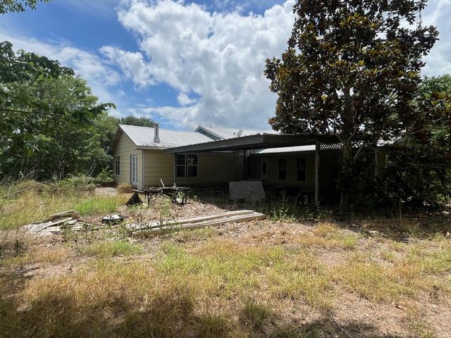636 Fm 2436, La Grange, TX 78945