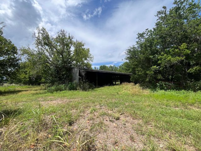 636 Fm 2436, La Grange, TX 78945