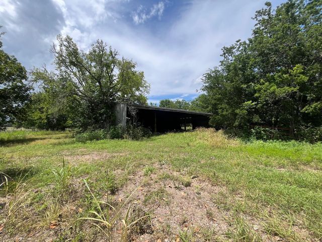 636 Fm 2436, La Grange, TX 78945