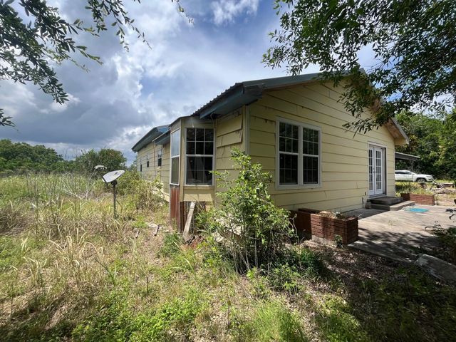 636 Fm 2436, La Grange, TX 78945