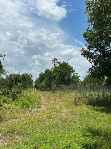 636 Fm 2436, La Grange, TX 78945