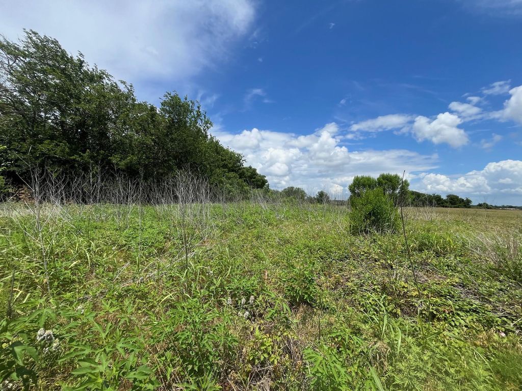 636 Fm 2436, La Grange, TX 78945