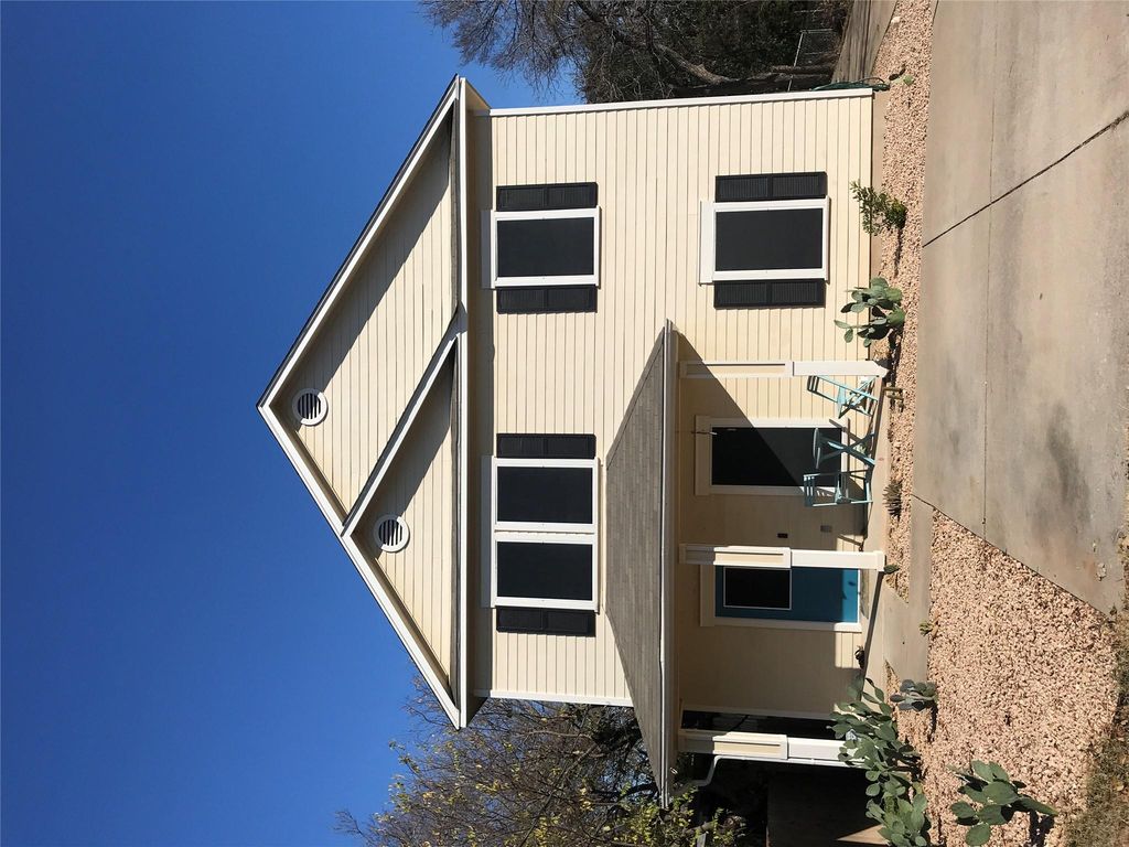 1307 Walnut Ave A, Austin, TX 78702