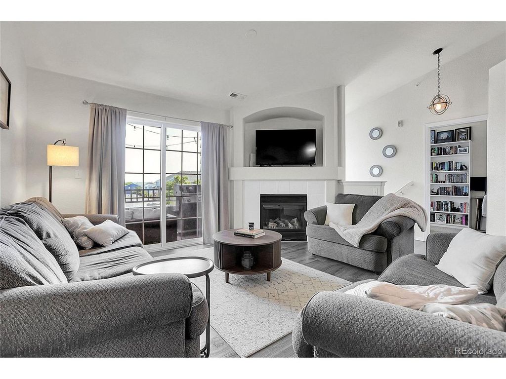 5255 Memphis St 10-1023, Denver, CO 80239