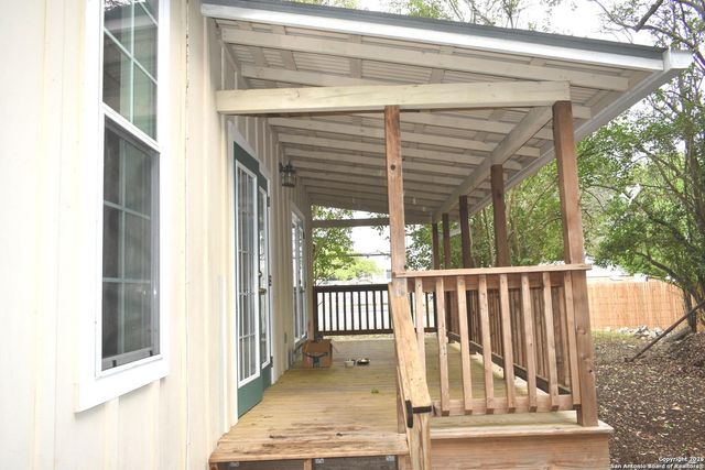 602B 10th, Bandera, TX 78003