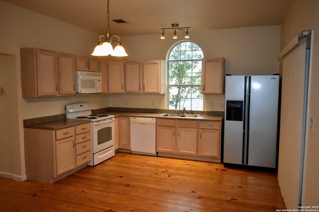 602B 10th, Bandera, TX 78003
