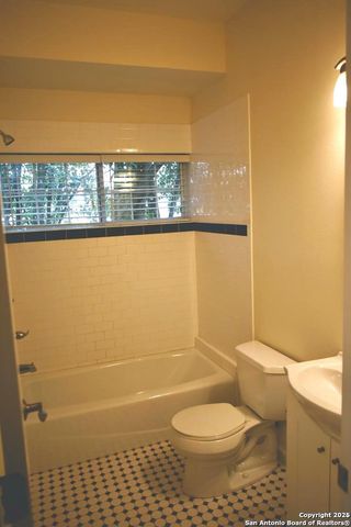 602B 10th, Bandera, TX 78003