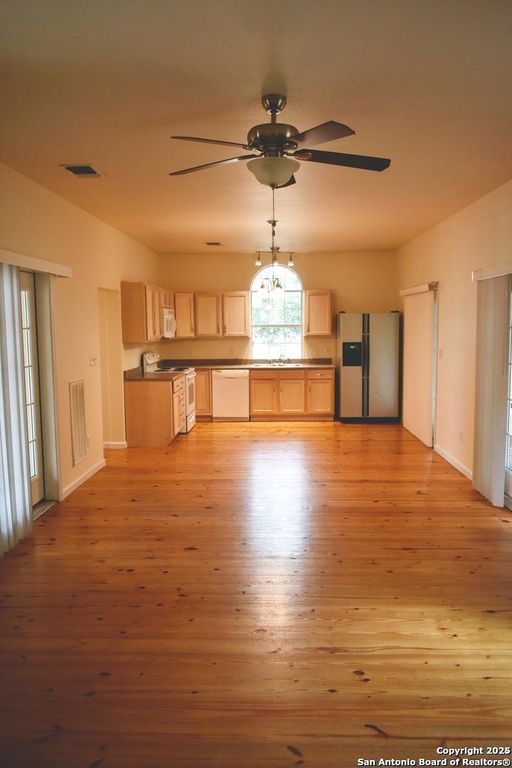 602B 10th, Bandera, TX 78003