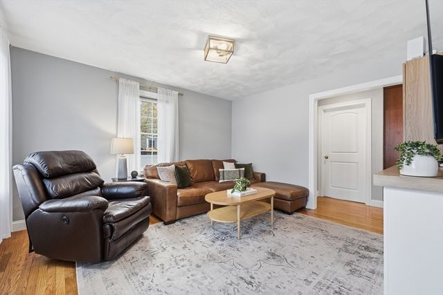 12 Bell Rd, Tewksbury, MA 01876