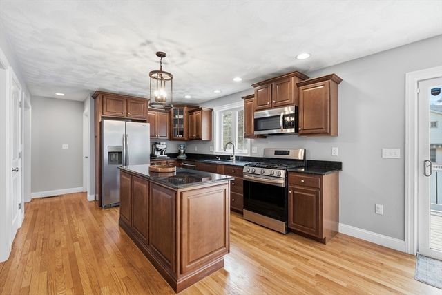 12 Bell Rd, Tewksbury, MA 01876
