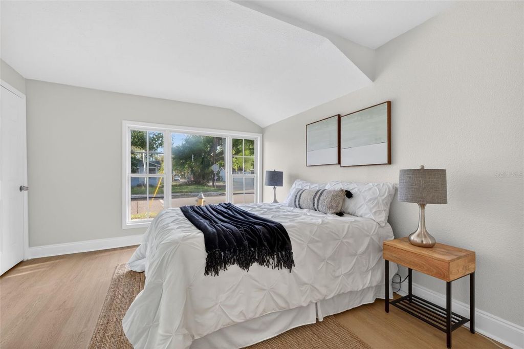 Image 11 of property listing at 1777 28TH AVENUE N, St Petersburg, FL 33713