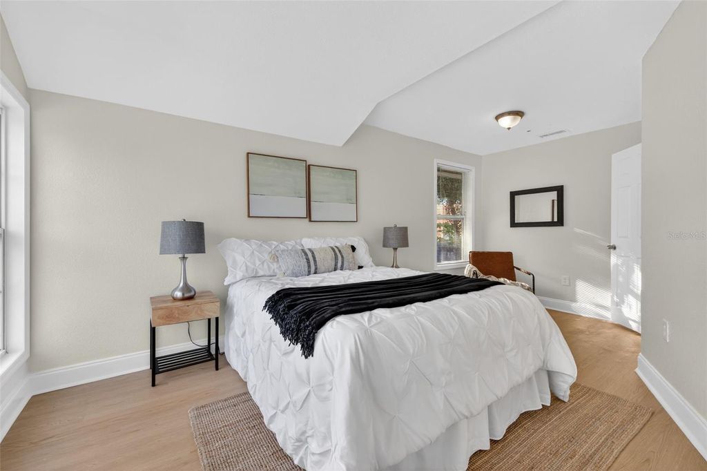 Image 13 of property listing at 1777 28TH AVENUE N, St Petersburg, FL 33713