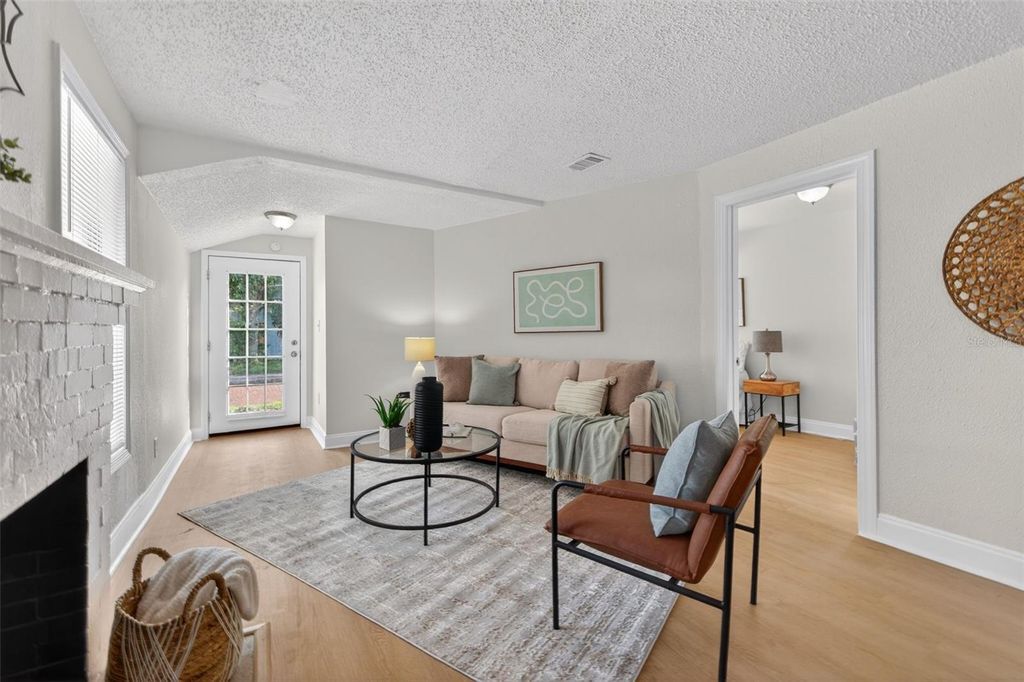 Image 3 of property listing at 1777 28TH AVENUE N, St Petersburg, FL 33713