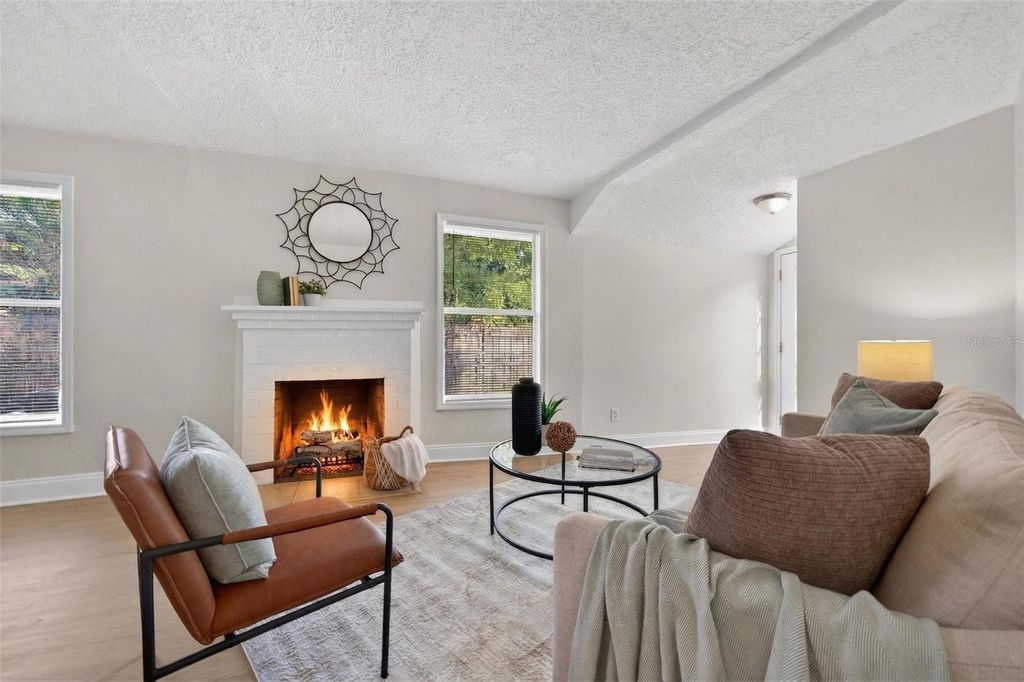 Image 4 of property listing at 1777 28TH AVENUE N, St Petersburg, FL 33713