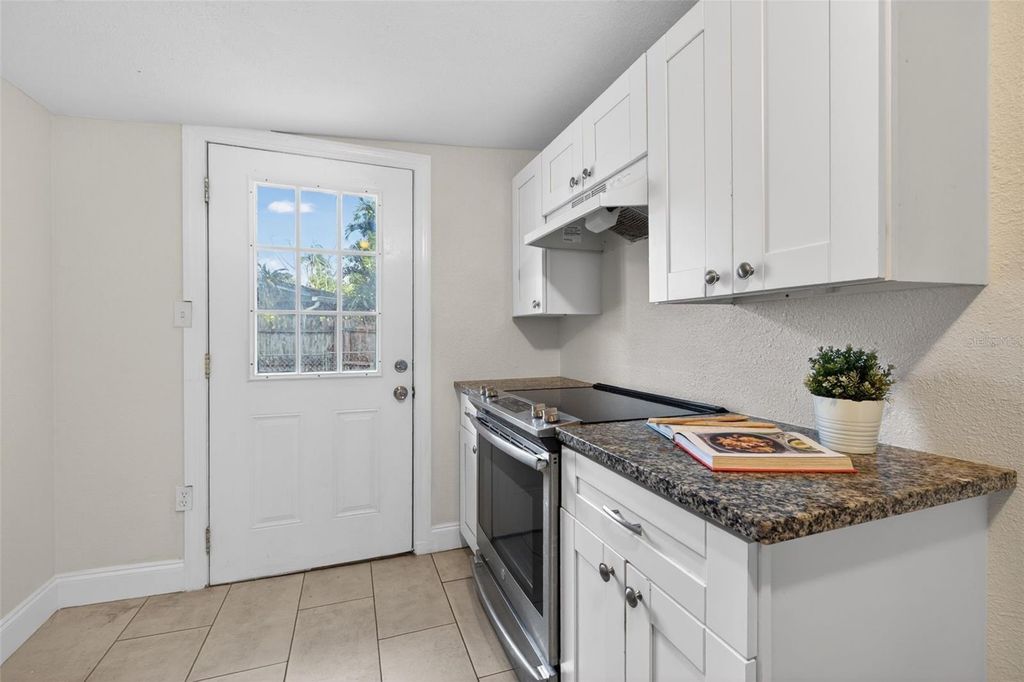 Image 9 of property listing at 1777 28TH AVENUE N, St Petersburg, FL 33713