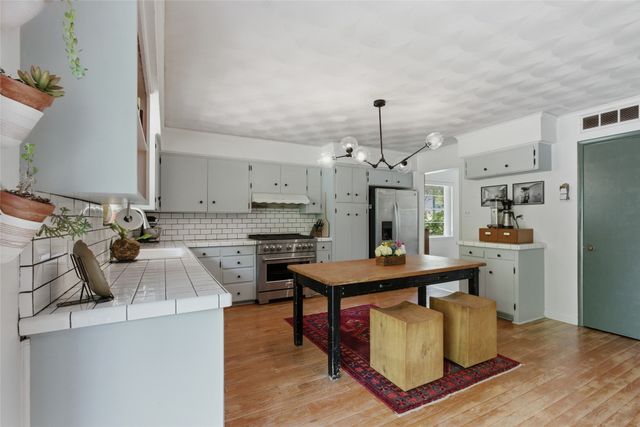 3929 S Franklin Street, Dallas, TX 75233