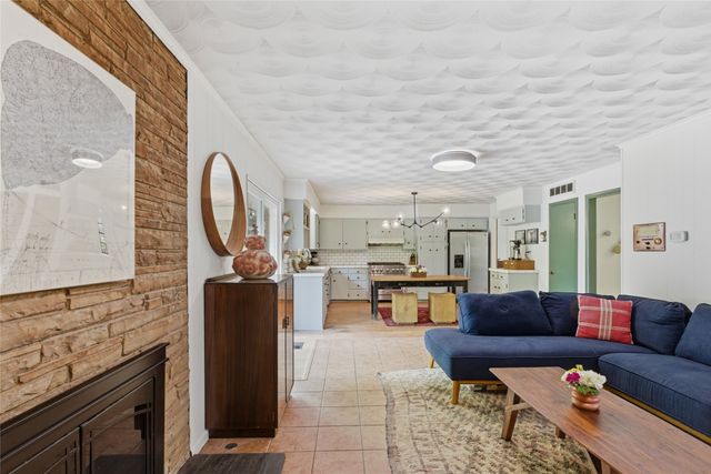 3929 S Franklin Street, Dallas, TX 75233