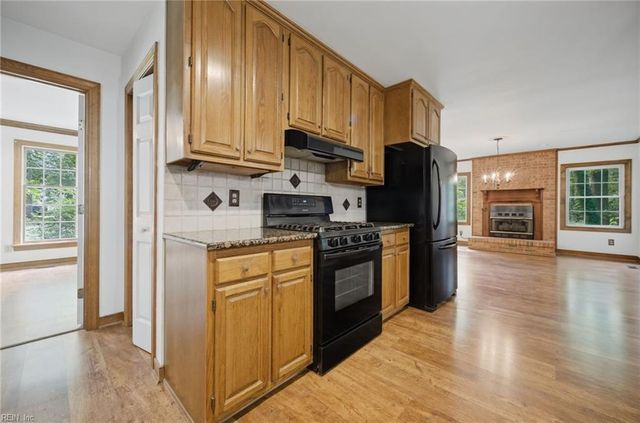 6657 Branch RD, Hayes, VA 23072