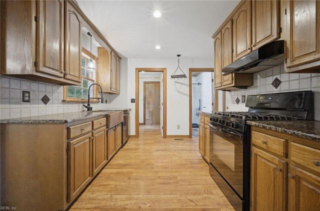 6657 Branch RD, Hayes, VA 23072