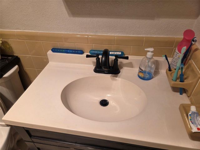 9604 NW 67th Ct, Tamarac, FL 33321