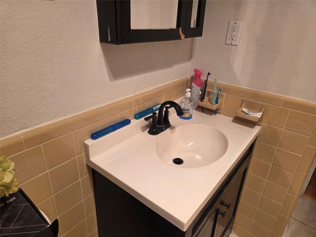 9604 NW 67th Ct, Tamarac, FL 33321