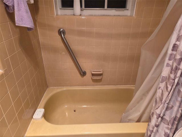 9604 NW 67th Ct, Tamarac, FL 33321