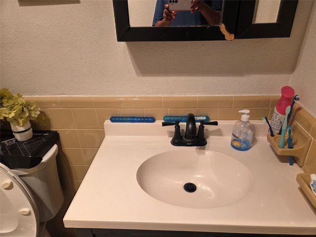 9604 NW 67th Ct, Tamarac, FL 33321