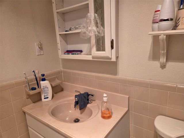 9604 NW 67th Ct, Tamarac, FL 33321