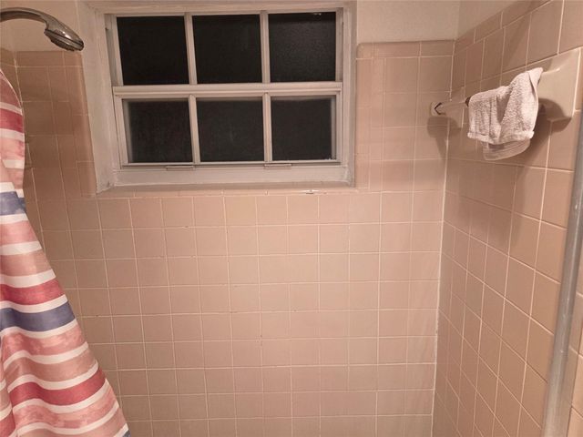 9604 NW 67th Ct, Tamarac, FL 33321