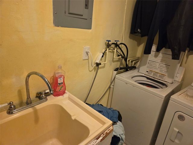 9604 NW 67th Ct, Tamarac, FL 33321