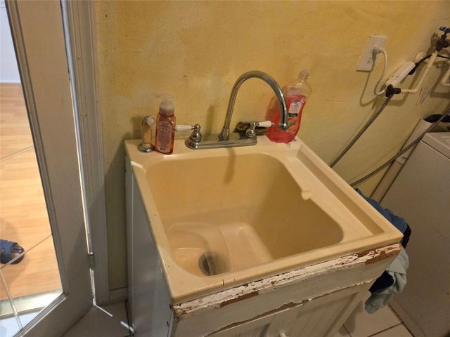 9604 NW 67th Ct, Tamarac, FL 33321