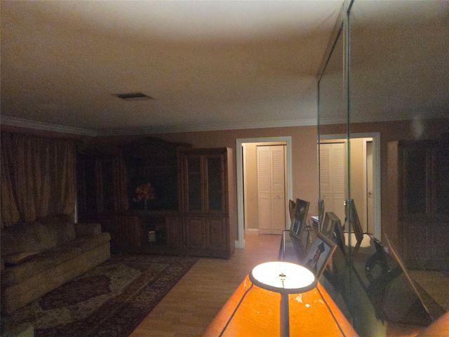 9604 NW 67th Ct, Tamarac, FL 33321