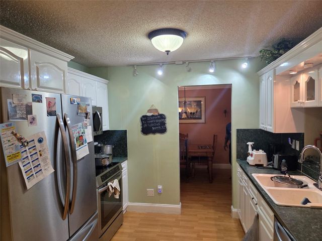 9604 NW 67th Ct, Tamarac, FL 33321