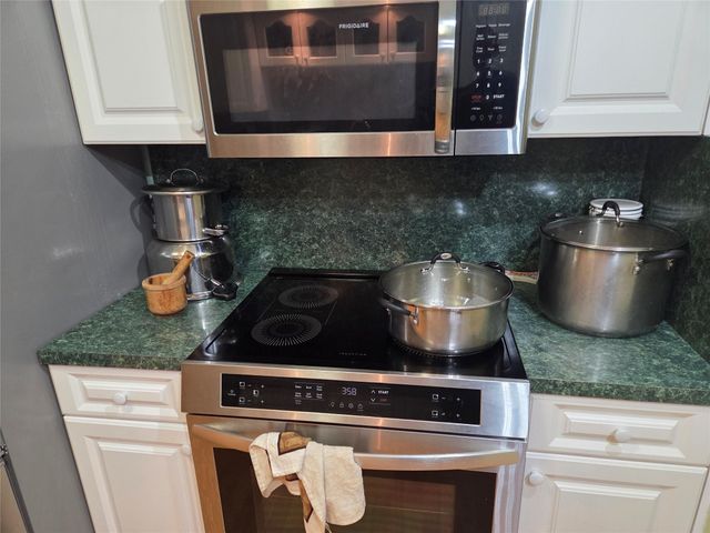 9604 NW 67th Ct, Tamarac, FL 33321