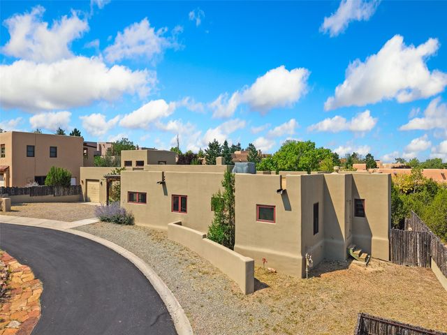 3 Calle Las Casas, Santa Fe, NM 87507