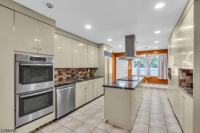 585 Noe Ave, Woodbridge Twp., NJ 07095