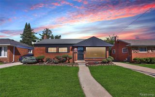 27704 Maplewood Street, Garden City, MI 48135