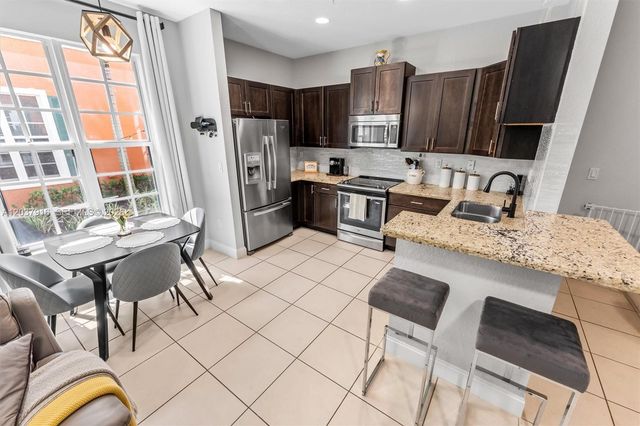 712 SW 2nd Way 712, Pompano Beach, FL 33060