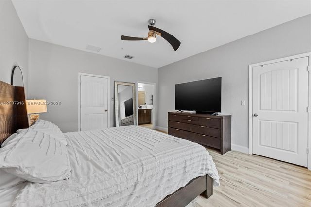 712 SW 2nd Way 712, Pompano Beach, FL 33060