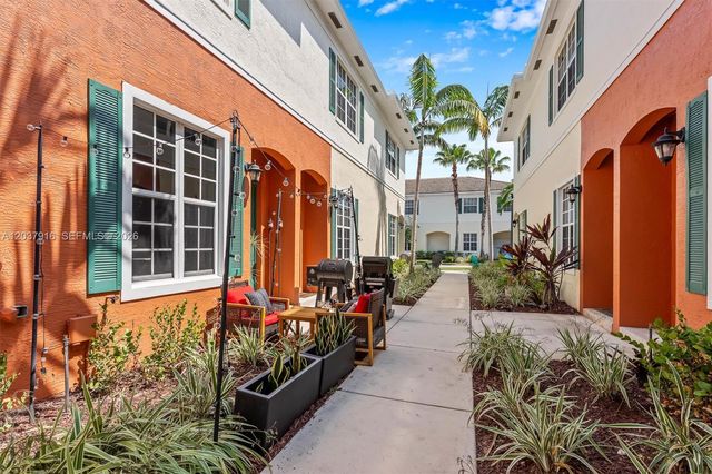 712 SW 2nd Way 712, Pompano Beach, FL 33060