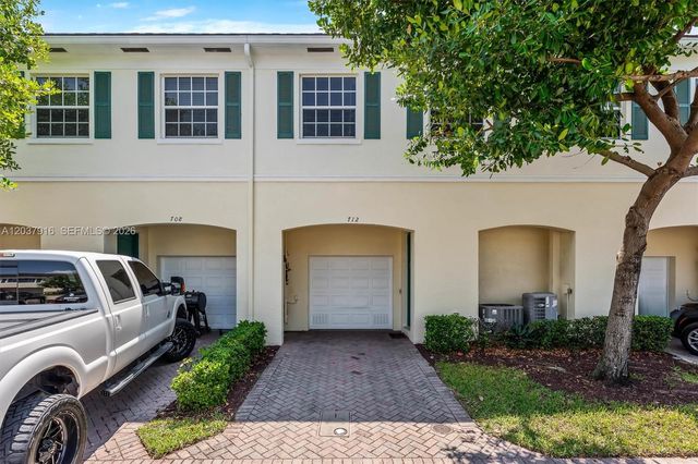 712 SW 2nd Way 712, Pompano Beach, FL 33060