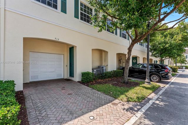 712 SW 2nd Way 712, Pompano Beach, FL 33060