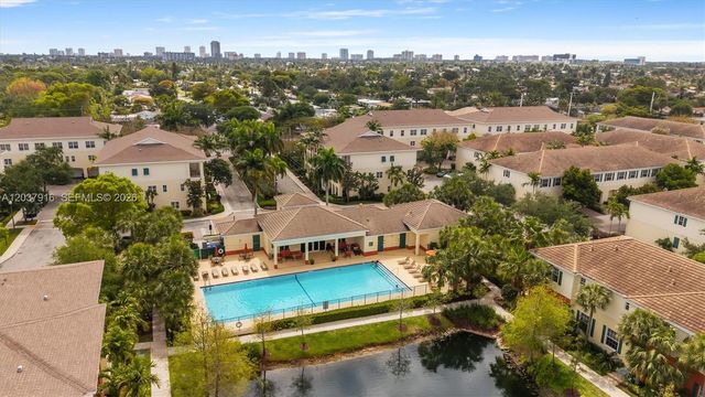 712 SW 2nd Way 712, Pompano Beach, FL 33060