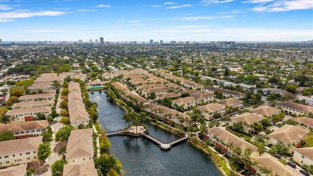 712 SW 2nd Way 712, Pompano Beach, FL 33060