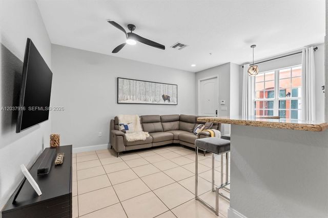 712 SW 2nd Way 712, Pompano Beach, FL 33060