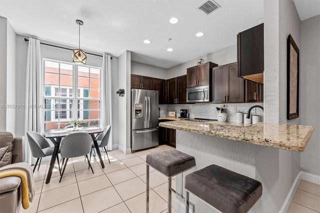 712 SW 2nd Way 712, Pompano Beach, FL 33060