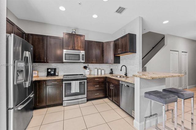 712 SW 2nd Way 712, Pompano Beach, FL 33060