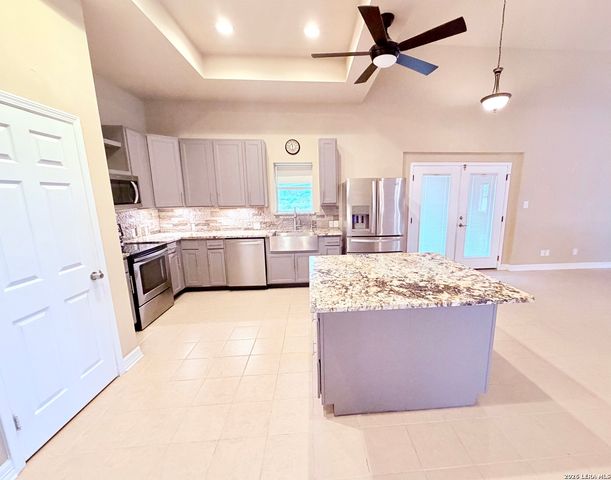 180 County Road 2750, Mico, TX 78056
