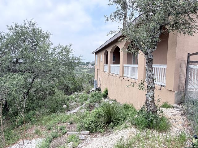 180 County Road 2750, Mico, TX 78056
