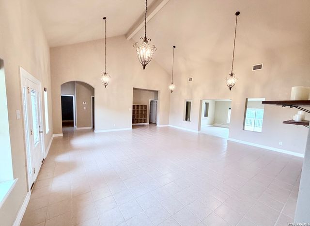 180 County Road 2750, Mico, TX 78056